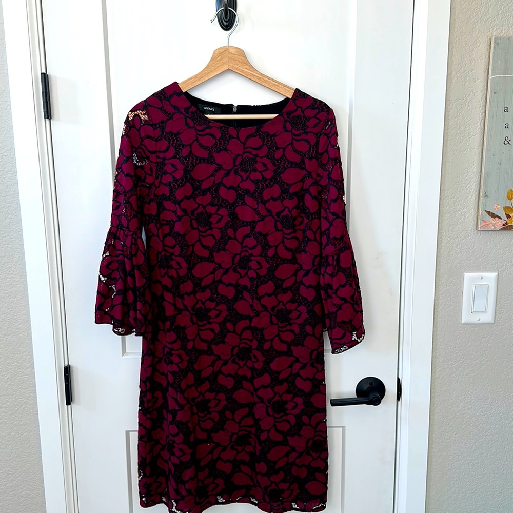 Beautiful dress for the holidays!🎄Alfani 3/4 Lace Bell Sleeve Dress.